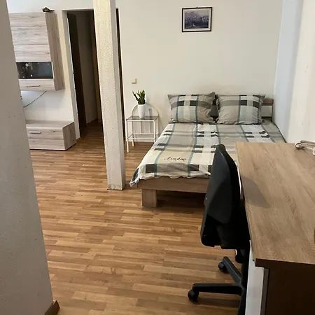 Apartamens דירה *